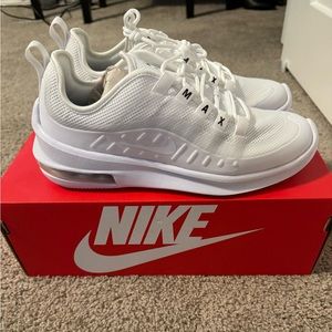 Nike Women’s Air Max Axis White Sneaker Size 7.5